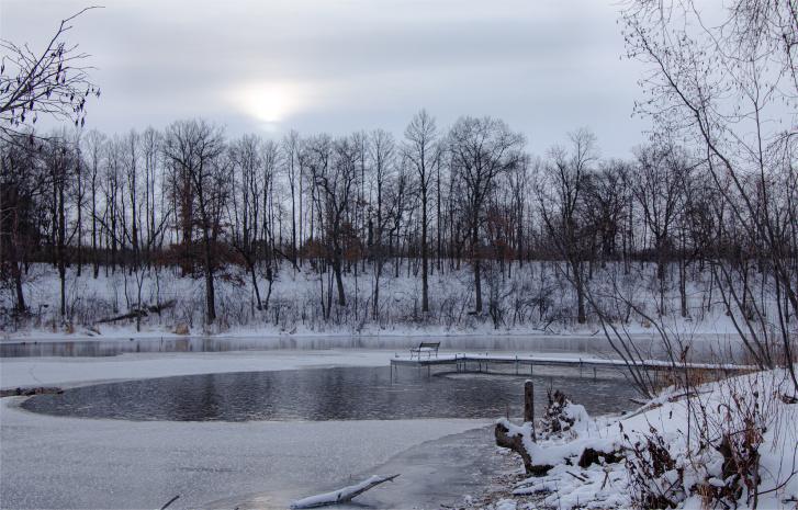 Load image into Gallery viewer, Kasco De-icer in action for a residential dock
