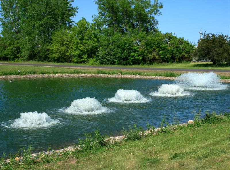 Load image into Gallery viewer, Kasco Marine Surface Aerators demonstration
