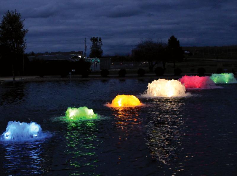 Load image into Gallery viewer, Kasco Marine Surface Aerators demonstration with lights
