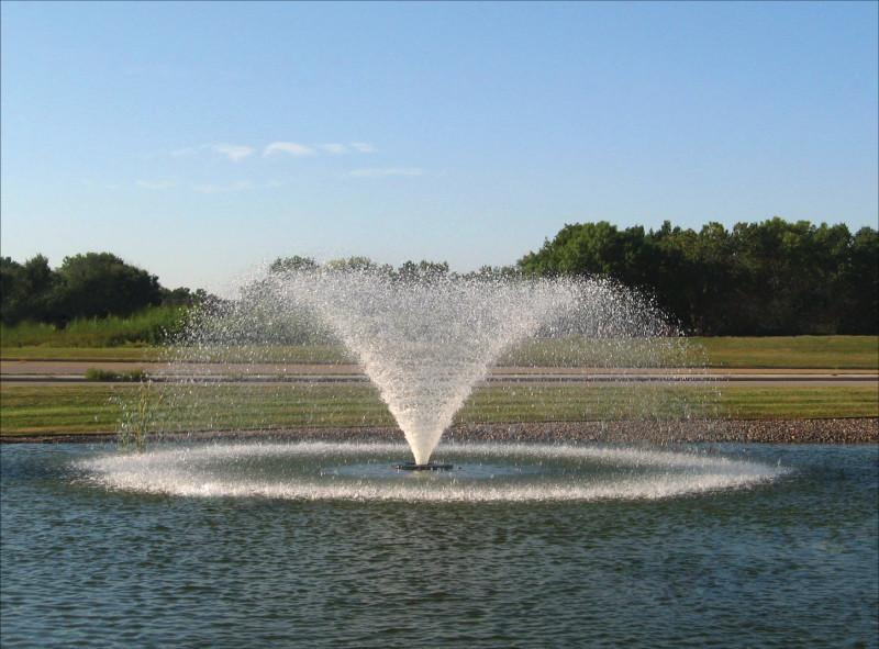Kasco Marine VFX floating aerating fountains