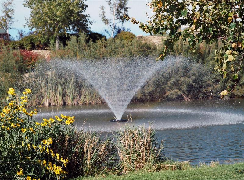 Charger l&#39;image dans la galerie, Kasco Marine VFX floating aerating fountains
